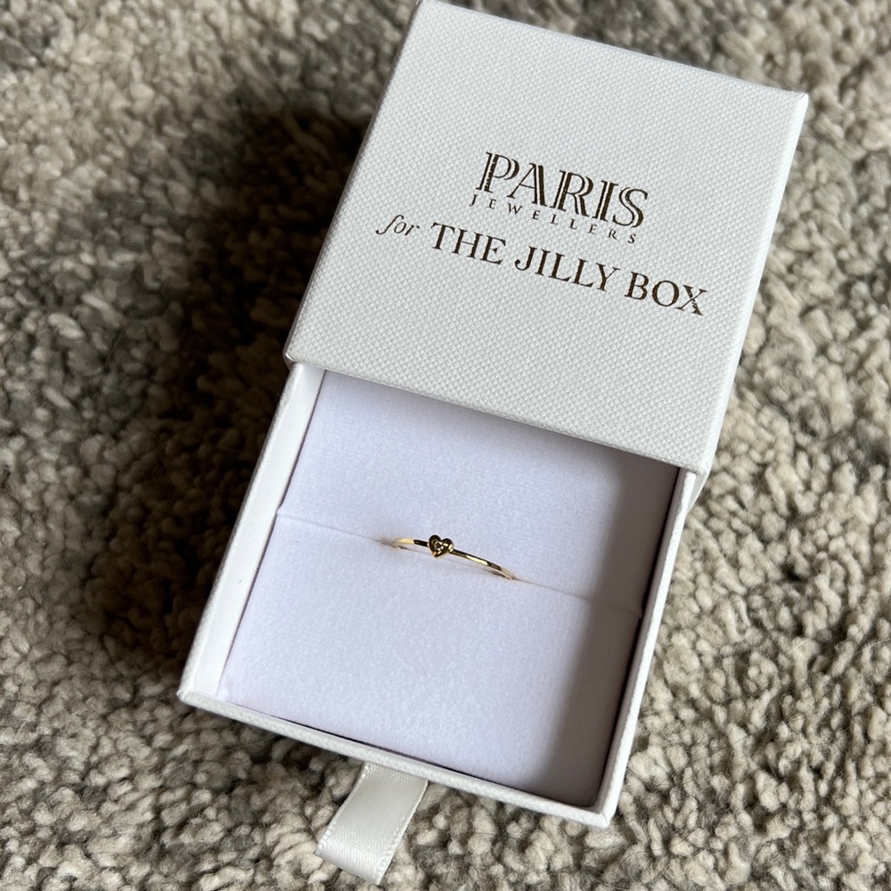 Paris Jewellers x Jilly Box heart shaped ring size 6 yellow Gold